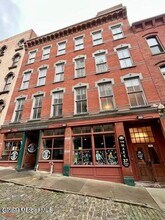 Building Photo - 37 Maiden Ln