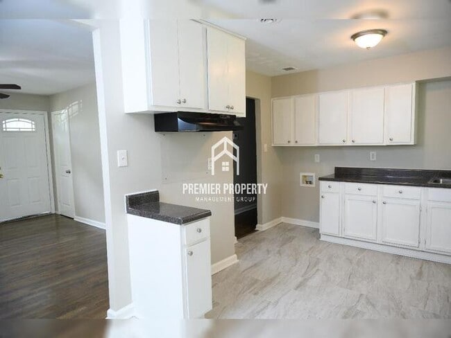 Building Photo - 1647 Leigh Dr