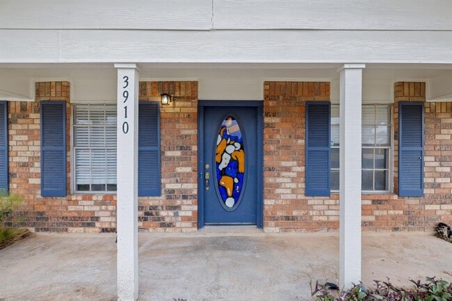 Building Photo - 3910 Hillside Dr