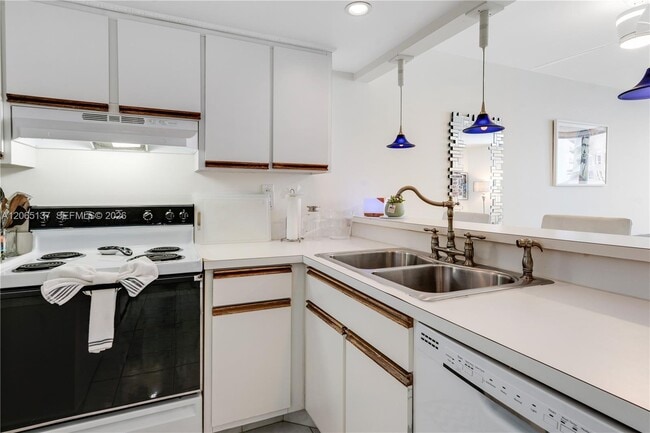 Foto del edificio - 540 Brickell Key Dr