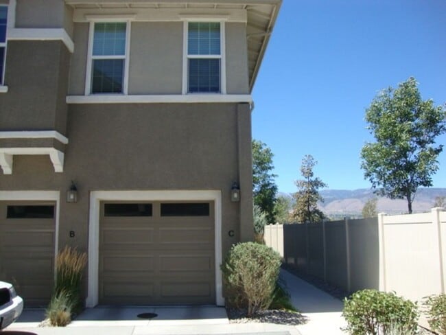 Building Photo - Two Bedroom Condo in South Reno