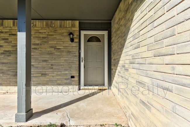 Photo - 606 Oak Creek Dr House