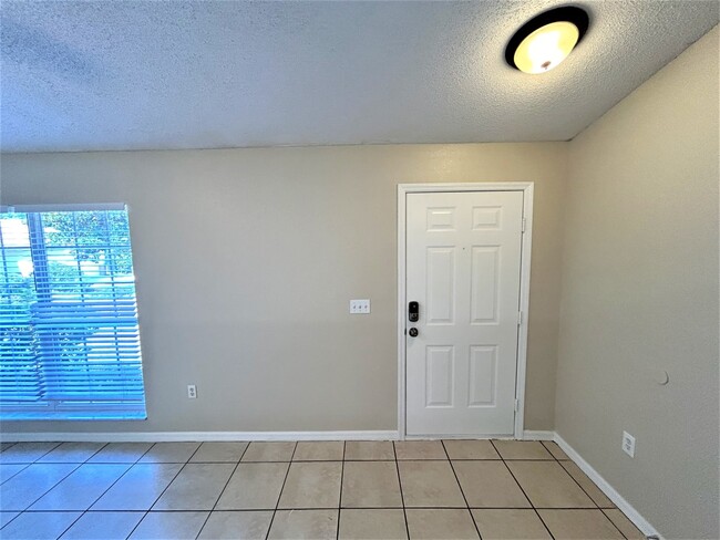 Building Photo - 2938 Hickory Ridge Dr