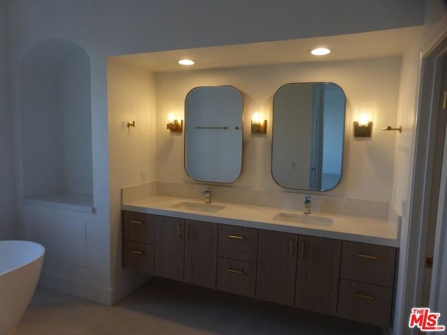 Foto del edificio - 10122 Empyrean Way