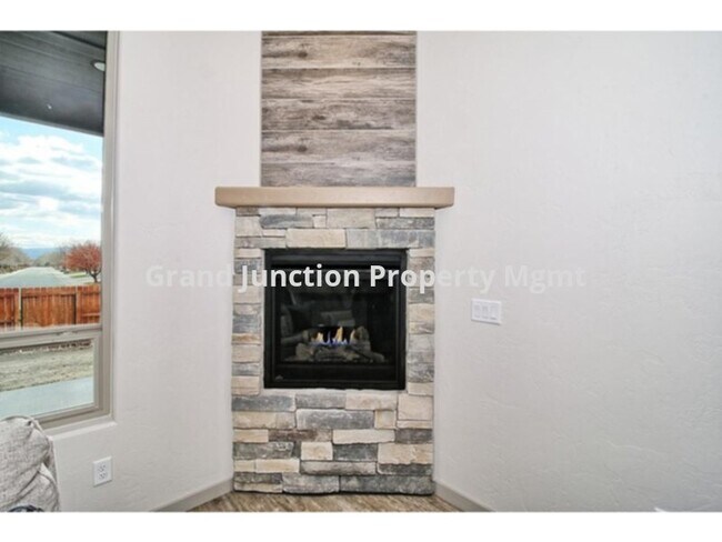 Building Photo - NEW CONSTRUCTION!!