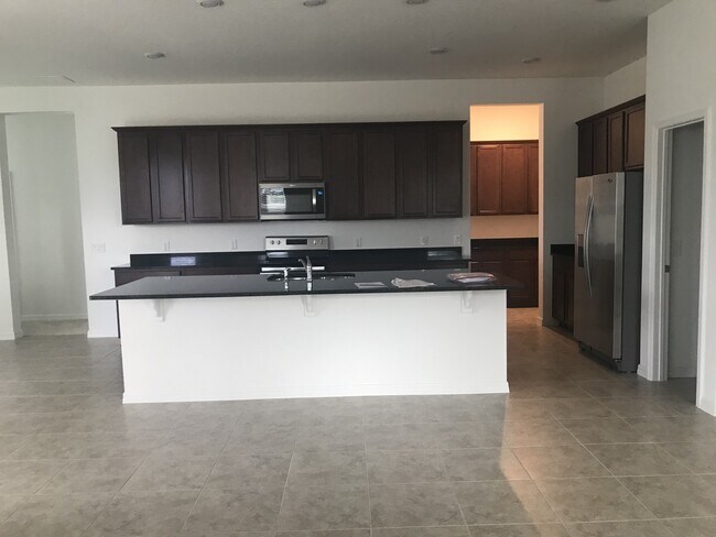 Foto del edificio - 5 Bedroom at West side Village at Heart of Windermere