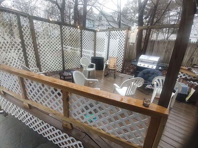 Building Photo - 33 Charles St