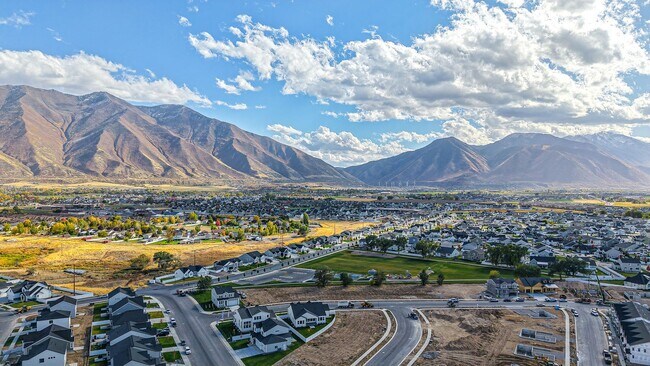 Foto del edificio - *No Security Deposit Required Upfront for 6 Months!  2024 Townhome. Move In Special!