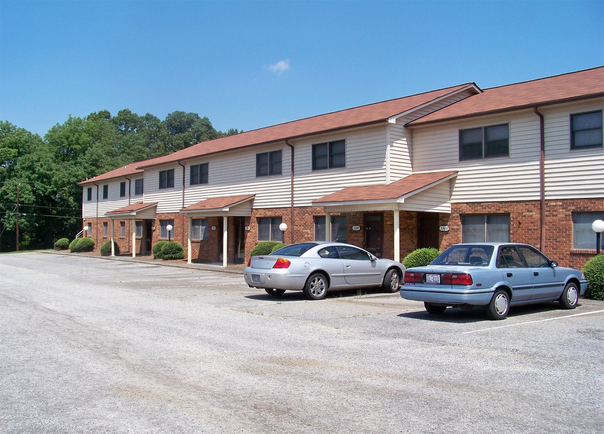 Primary Photo - 301 Timberline Dr SE