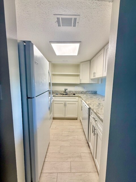 Foto del edificio - 308 Miracle Strip Pkwy SW