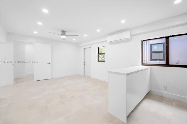 Foto del edificio - 551 NE 26th St
