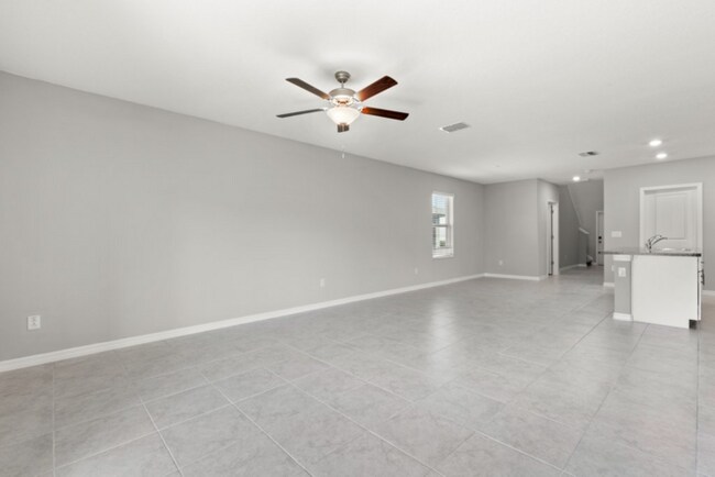 Building Photo - Come Rent this LIKE NEW 5 Bedroom Home in Timbercreek!