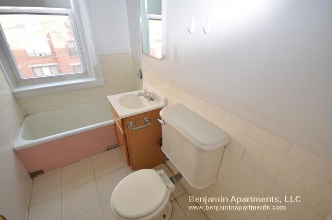 Building Photo - 25 Walbridge St