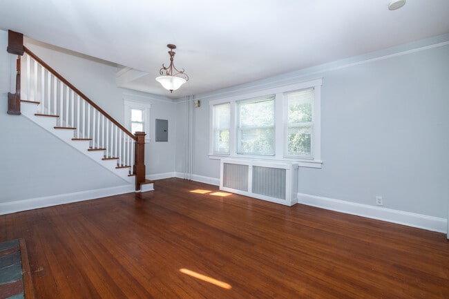 Living room - 222 Washington St