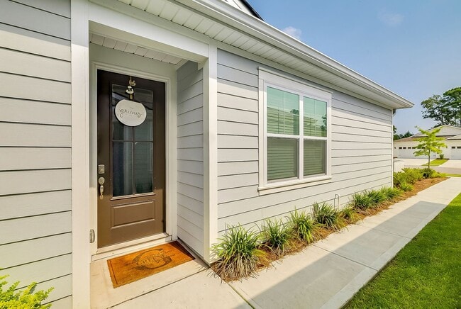 Building Photo - 161 Holloway Hl