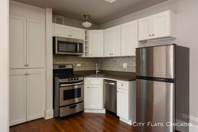 Building Photo - 817 W Lakeside Pl