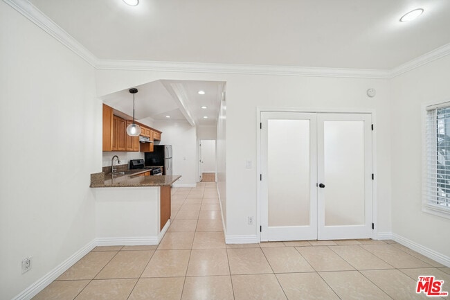 Foto del edificio - 6680 De Longpre Ave