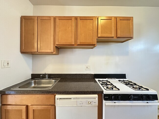 Building Photo - 834 W Waveland Ave