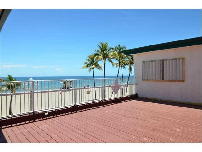 Building Photo - 707 N Surf Rd