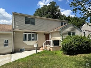 Building Photo - 15 Mida Ct