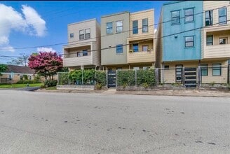 Building Photo - 1703 Patterson St
