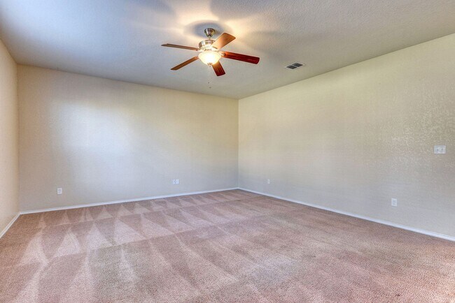 Foto del edificio - 4 Bedroom/3 Bath Ridge of Silverado Hills Subdivision