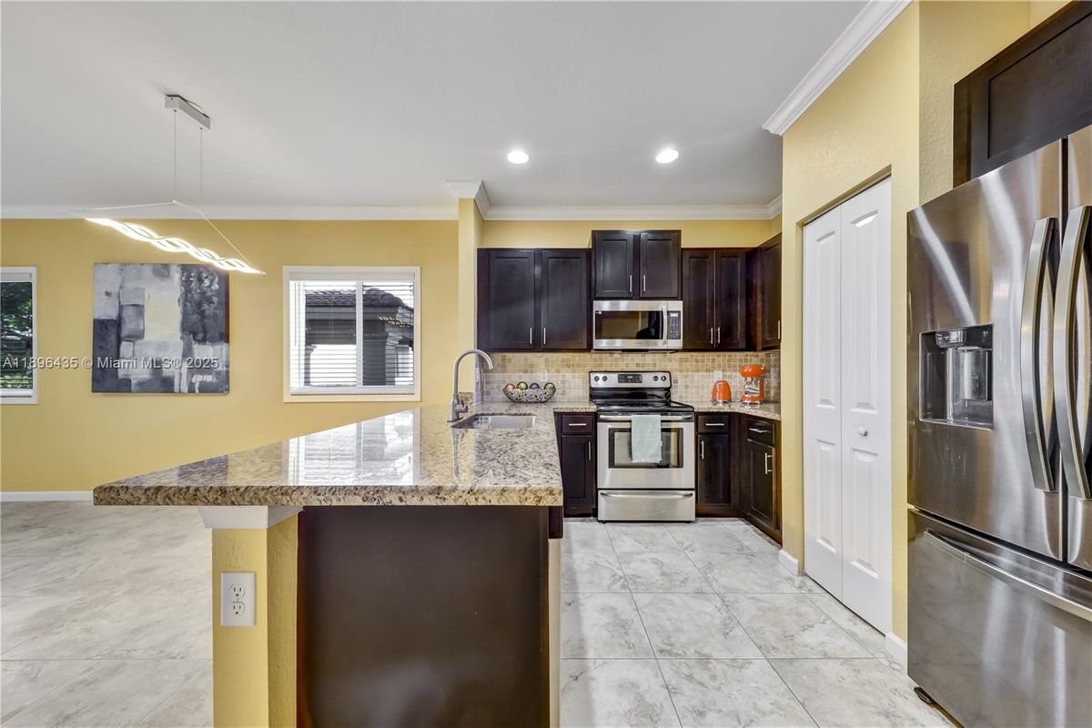 Primary Photo - 346 NE 47th Pl