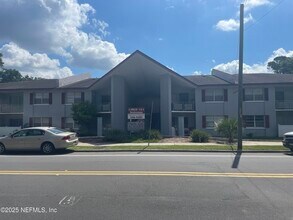 Building Photo - 2441 Spring Park Rd