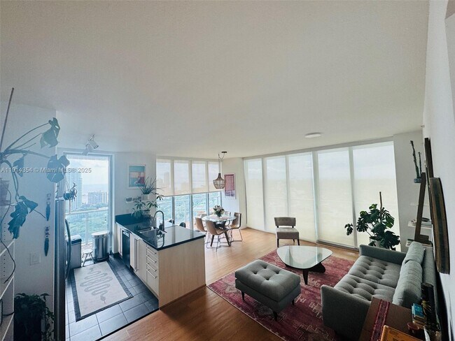 Foto del edificio - 79 SW 12th St