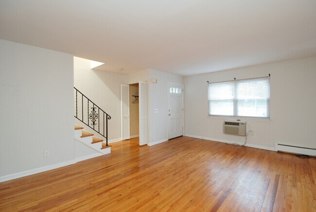 Foto del edificio - 77 Webb Ave