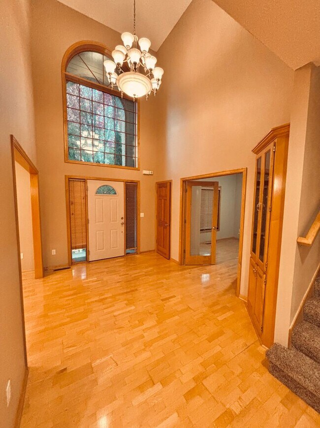 Foto del edificio - Huge 5 bed home located in Maple Grove!
