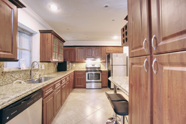 Building Photo - 3930 Crystal Lake Dr