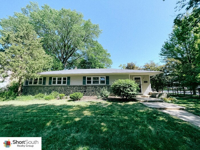 Primary Photo - 4 Bed 2 Bath Home in East Grand Rapids For...