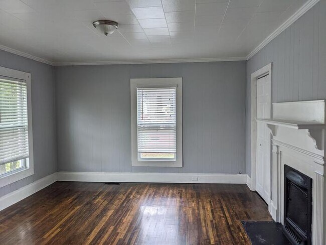 Foto del edificio - 438 Allison St NW