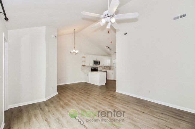 Building Photo - Adorable 2 bedroom/ 2 bathroom townhome in Wilmington
