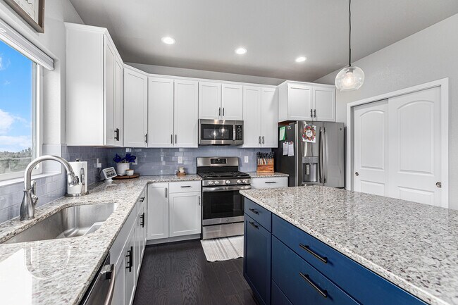 Building Photo - 5325 Sky Top Ln