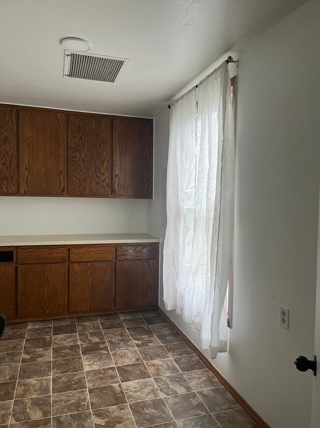 Building Photo - 203 N Calispel Ave