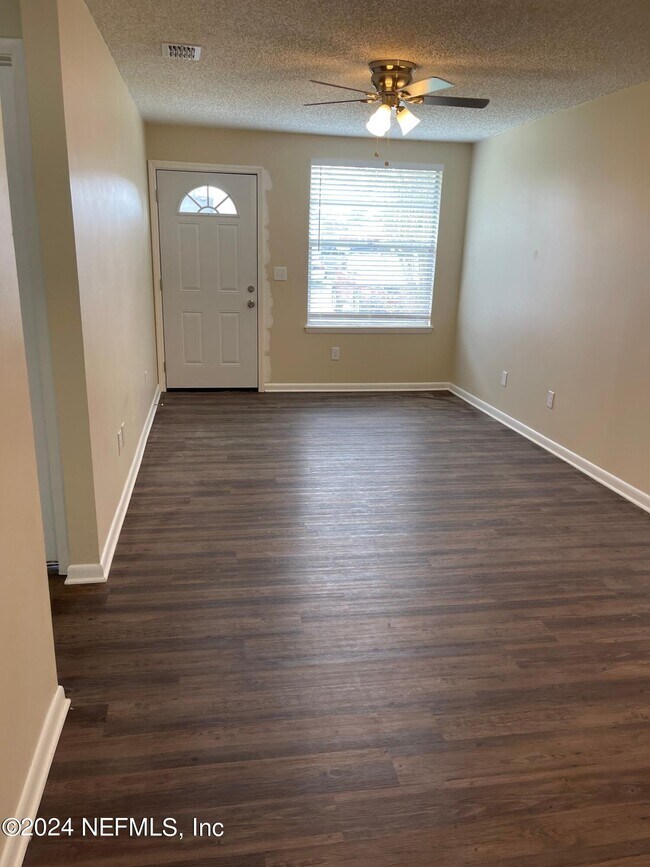 Foto del edificio - 2672 Sunrise Village Dr