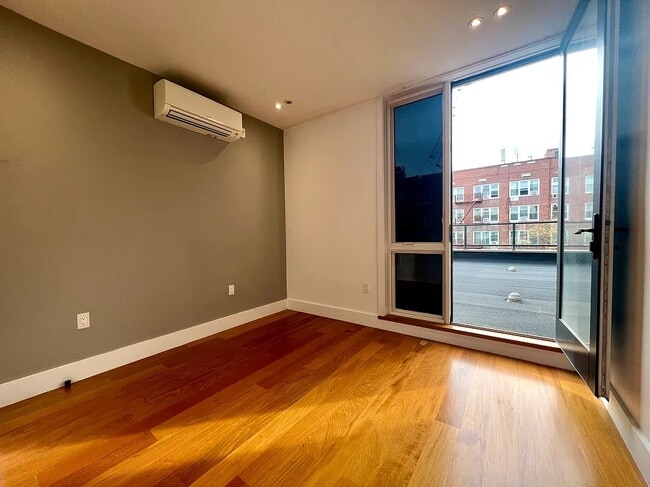 Foto del edificio - 22 Rogers Ave