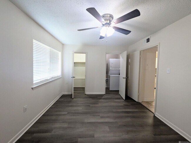 Foto del edificio - 1701 Lobdell Ave