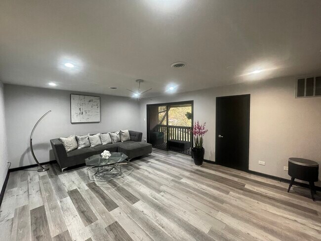 Foto del edificio - 1100 Holbrook Rd