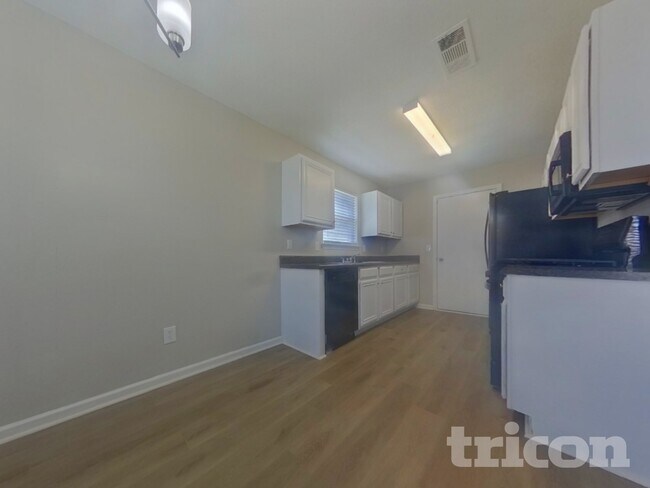 Building Photo - 4928 Bryant Dr