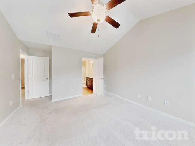 Foto del edificio - 219 Plains Dr