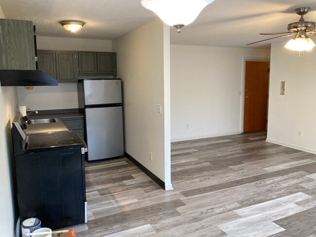 Kitchen/Dining - 74 Barrett St Apartment