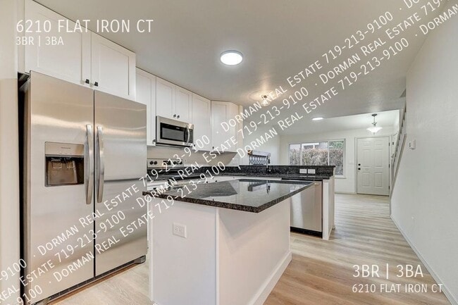 Building Photo - Stetson Hill SF with modern kitchen