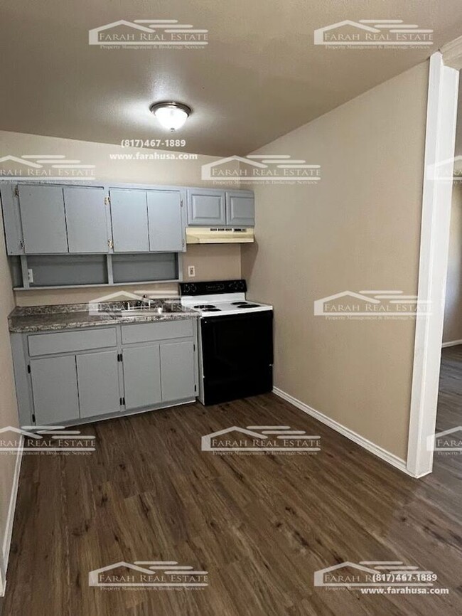 Building Photo - Cozy 1/1 Available in FW!