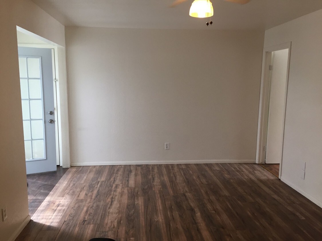 Primary Photo - 1391 Windsor Dr