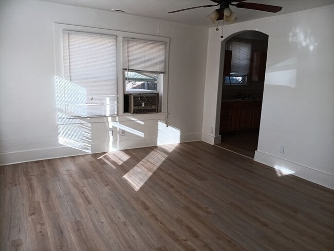 Building Photo - 412 Harvard Dr SE