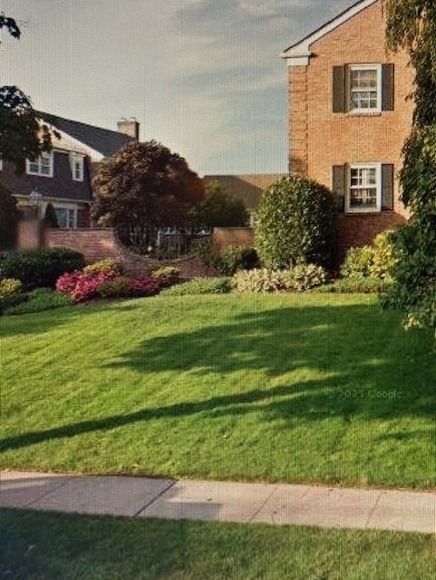 Well maintained landscaped grounds - 224 Prospect St