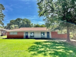 Building Photo - 2614 Denison St